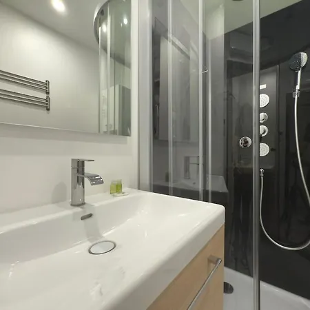 L'Alhambra Appart Plage A Pied Piscine Wifi Apartment *